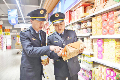 開封市市場監(jiān)管部門開展當(dāng)?shù)靥厣称钒踩珜ｍ棛z查，守護百姓舌尖上的安全